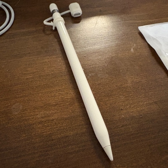1st Generation Apple Pencil w/ charger & accessories - Picture 5 of 5